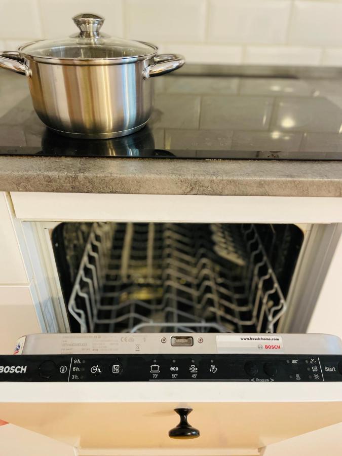 Luxury 4-Bedroom Apartment In Centre - Self-Check In & Fast Wifi ワルシャワ エクステリア 写真