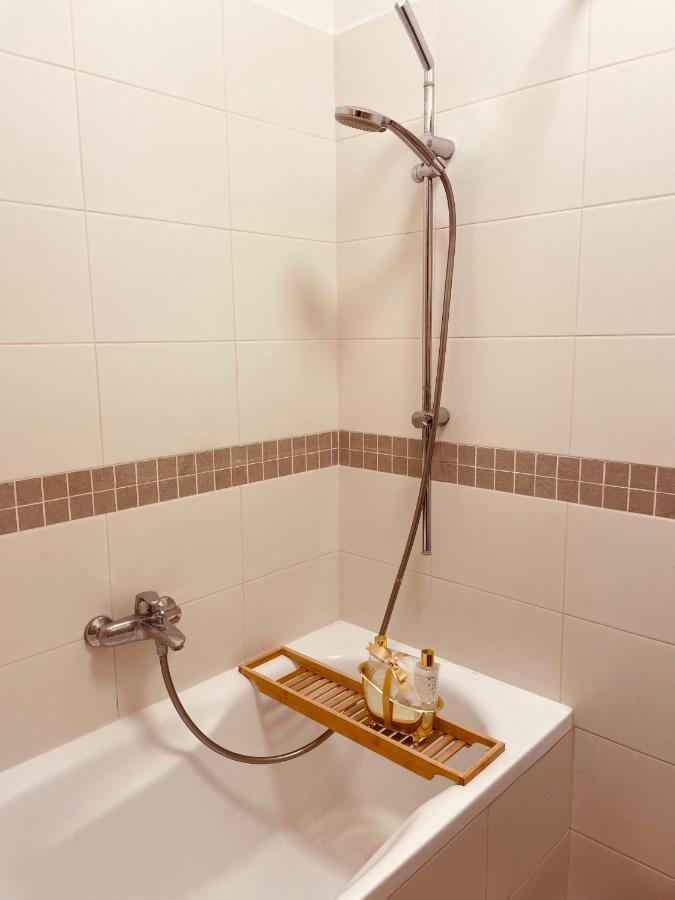 Luxury 4-Bedroom Apartment In Centre - Self-Check In & Fast Wifi ワルシャワ エクステリア 写真