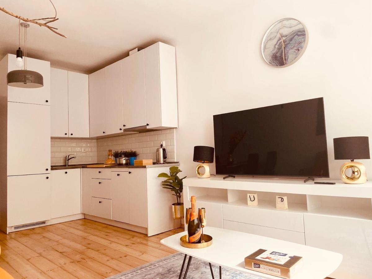 Luxury 4-Bedroom Apartment In Centre - Self-Check In & Fast Wifi ワルシャワ エクステリア 写真