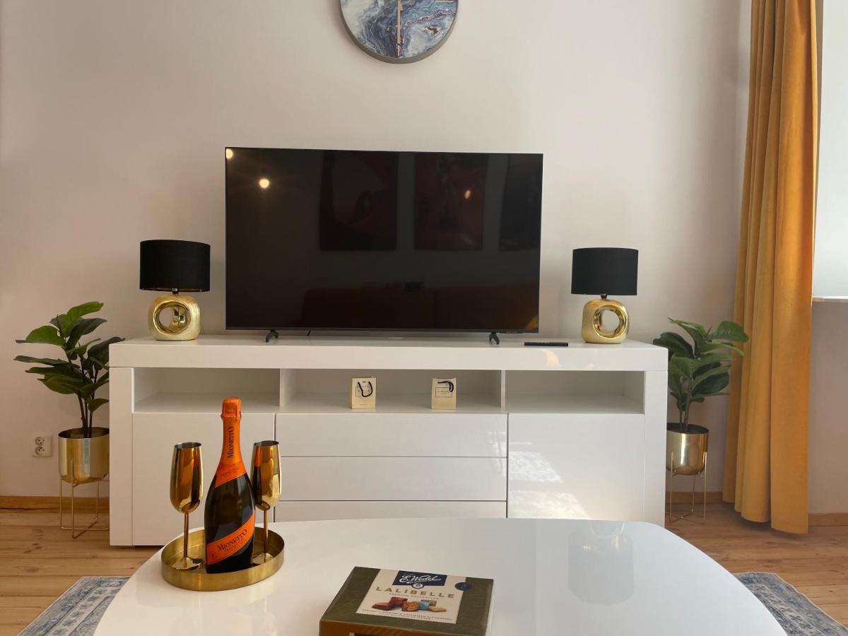 Luxury 4-Bedroom Apartment In Centre - Self-Check In & Fast Wifi ワルシャワ エクステリア 写真
