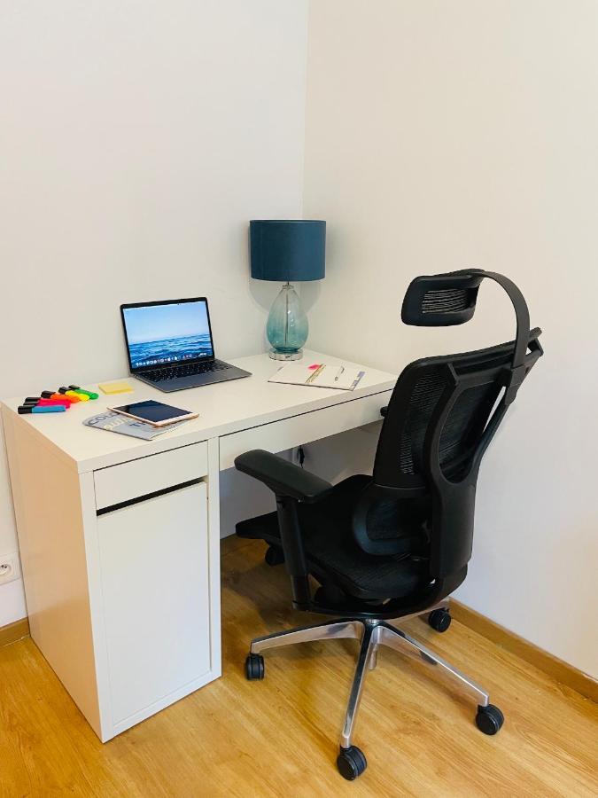 Luxury 4-Bedroom Apartment In Centre - Self-Check In & Fast Wifi ワルシャワ エクステリア 写真