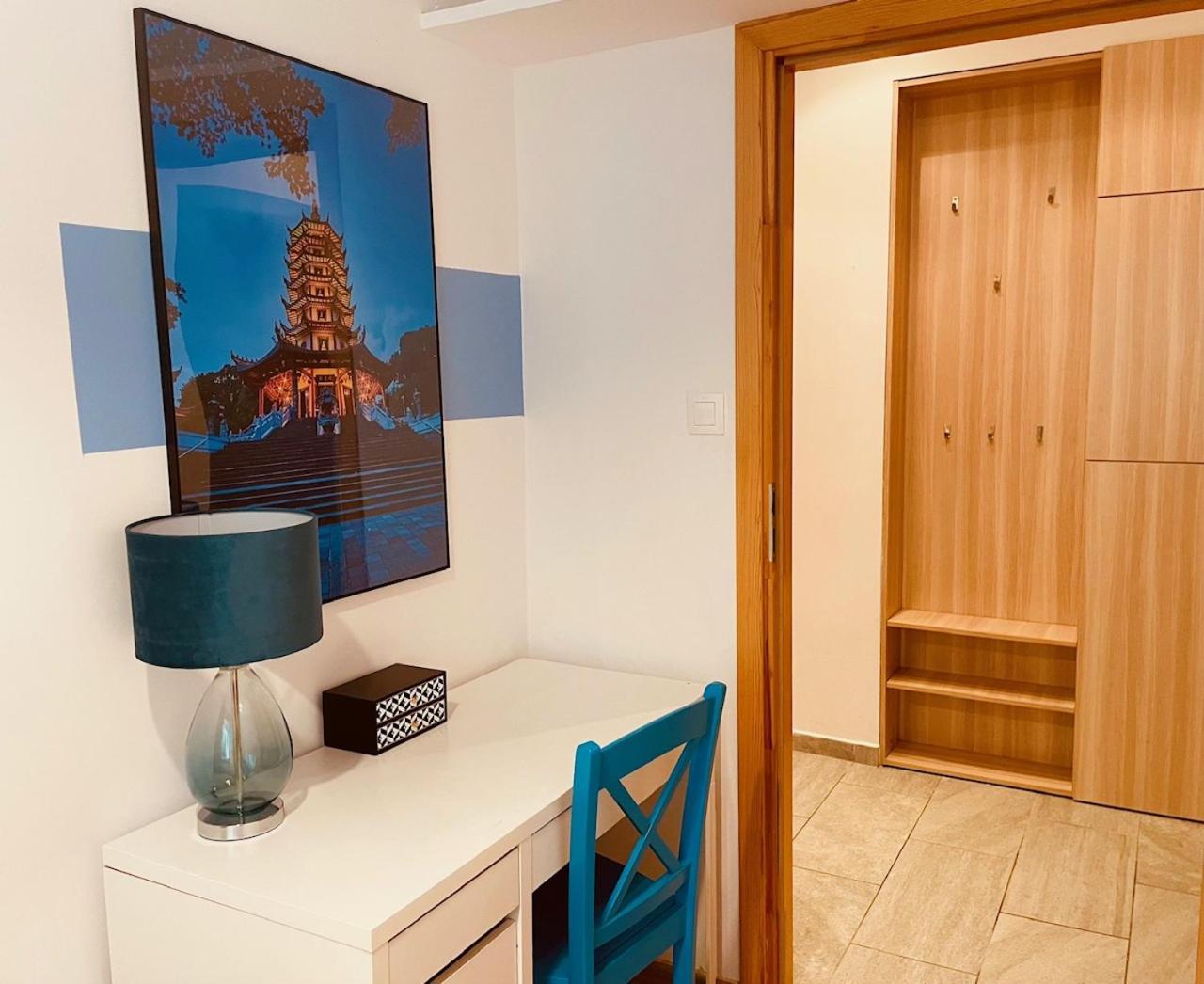 Luxury 4-Bedroom Apartment In Centre - Self-Check In & Fast Wifi ワルシャワ エクステリア 写真