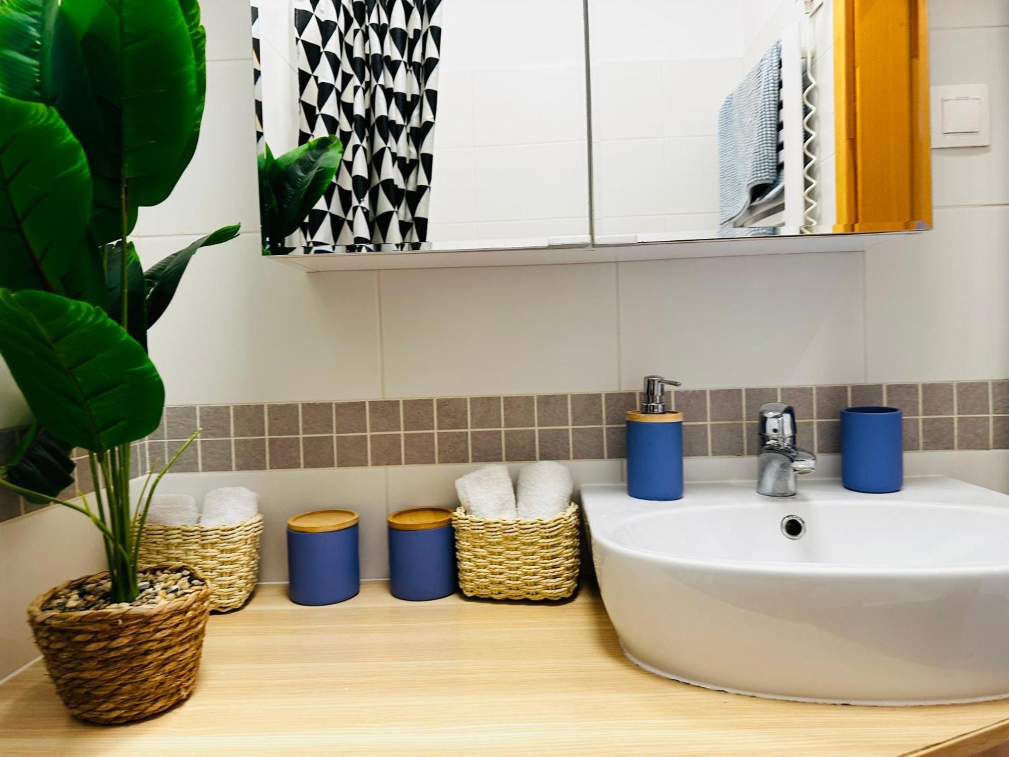Luxury 4-Bedroom Apartment In Centre - Self-Check In & Fast Wifi ワルシャワ エクステリア 写真
